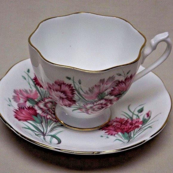 Queen Anne Fine Bone China England Floral Footed Tea Cup and Saucer - Picture 4 of 15